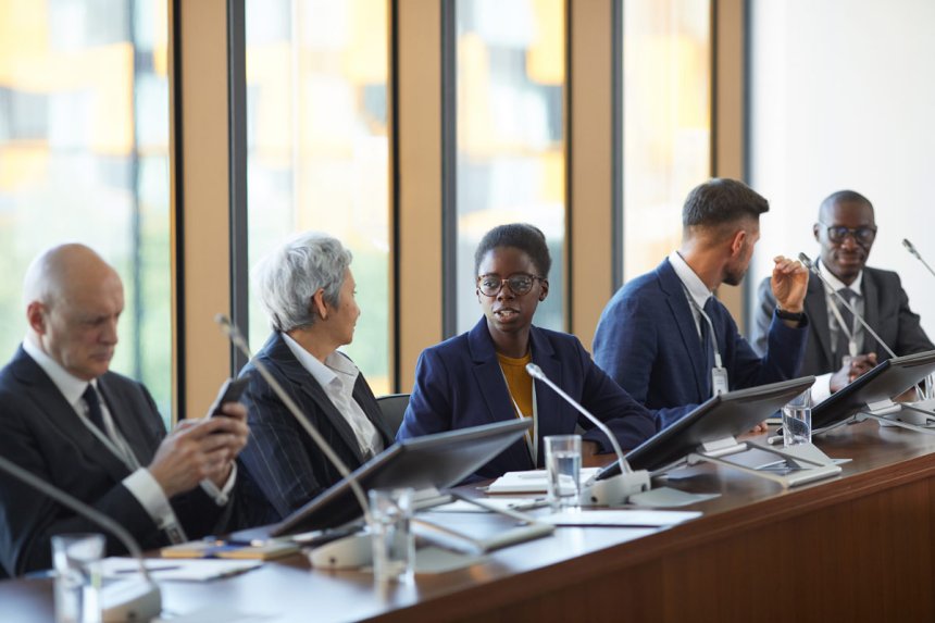 Roberts Rules: Modern Parliamentary Tools for Hybrid Meetings